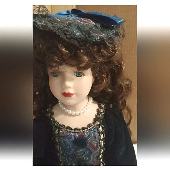 Dynasty Sweetheart Porcelain Doll 17" Talk. Long Wavy Hair, Victorian Style. - Picture 2 of 8